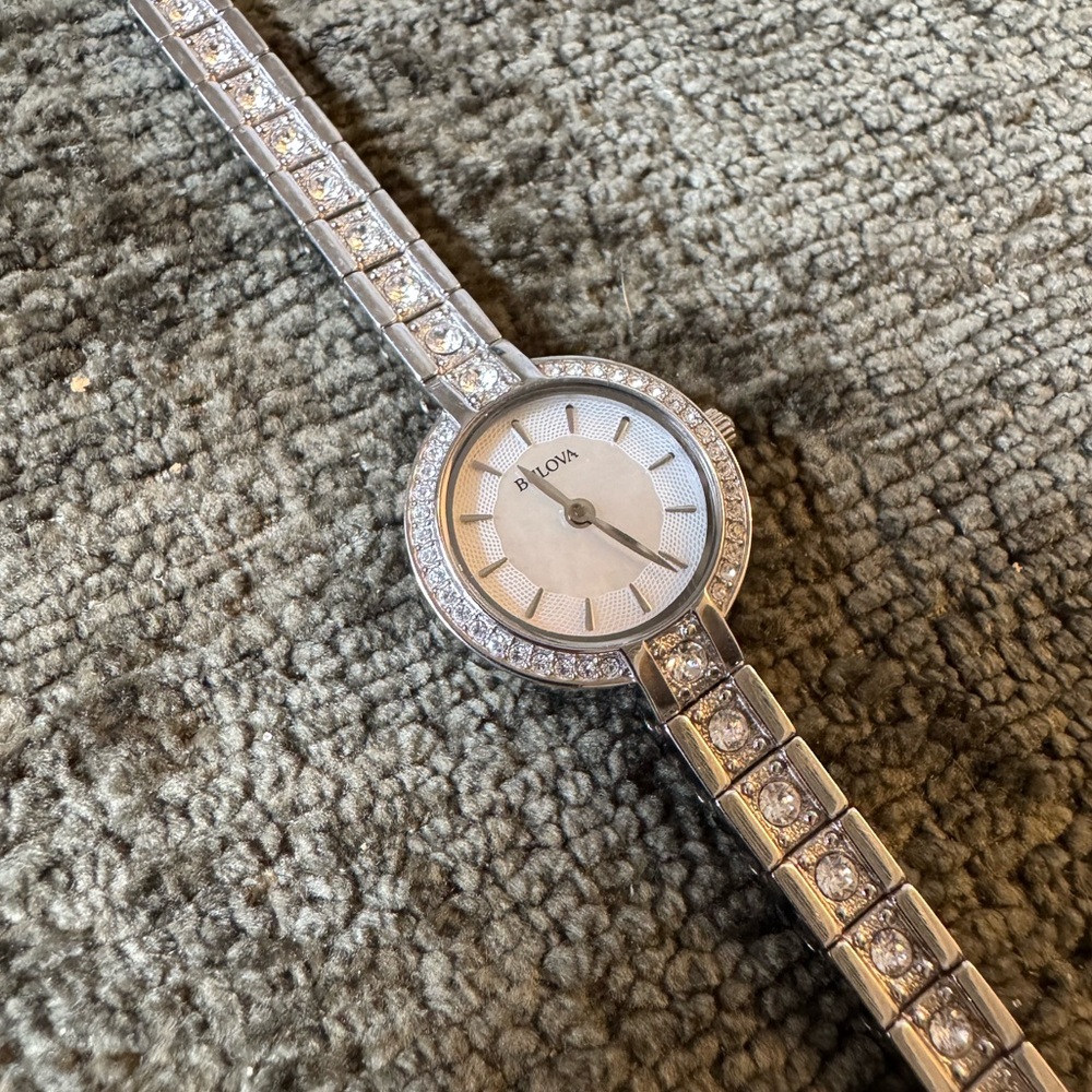 Bulova 96l209 Crystal Ladies Quartz Watch